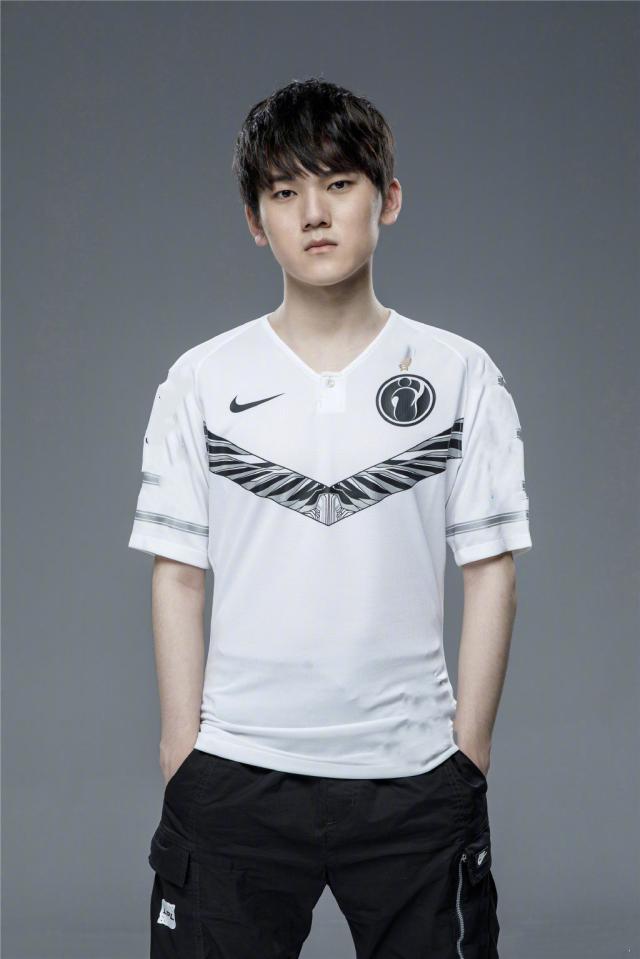 在联赛中无敌！ Chovy 的Sylas进出七次， Generation Gaming 毫发无伤地击败了 BNK FEARX 。